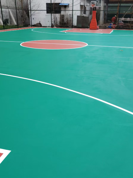 西双版纳 球场长期使用易出现地面开裂